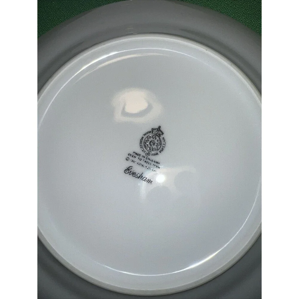 Vintage Royal Worcester EVESHAM GOLD 6.5